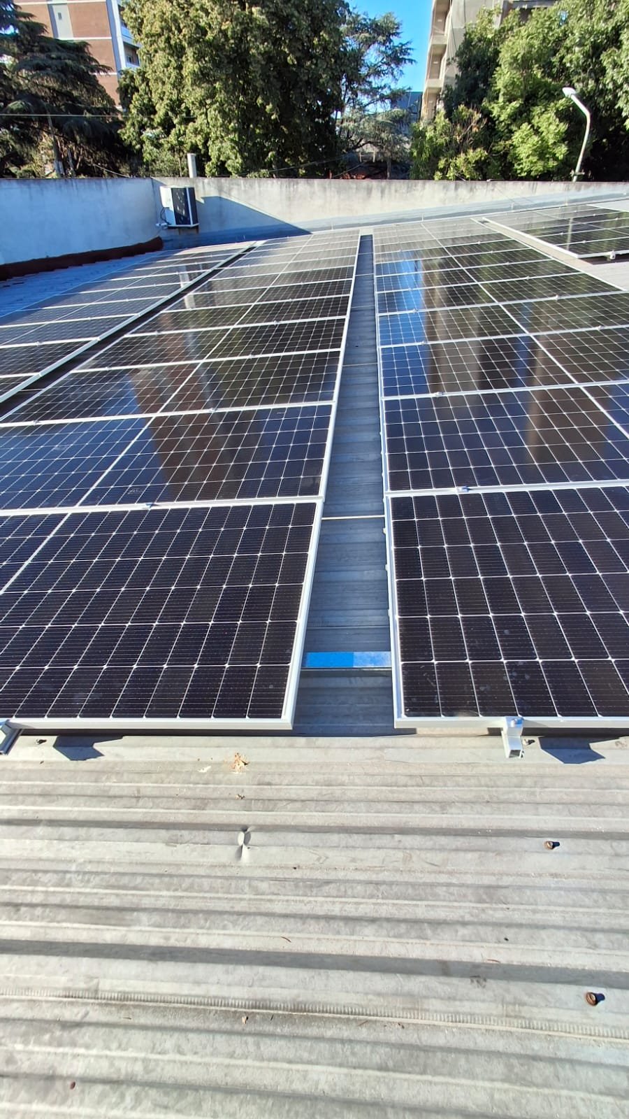Módulos Jinko Solar 570 Wp sobre estructura coplanar Chiko