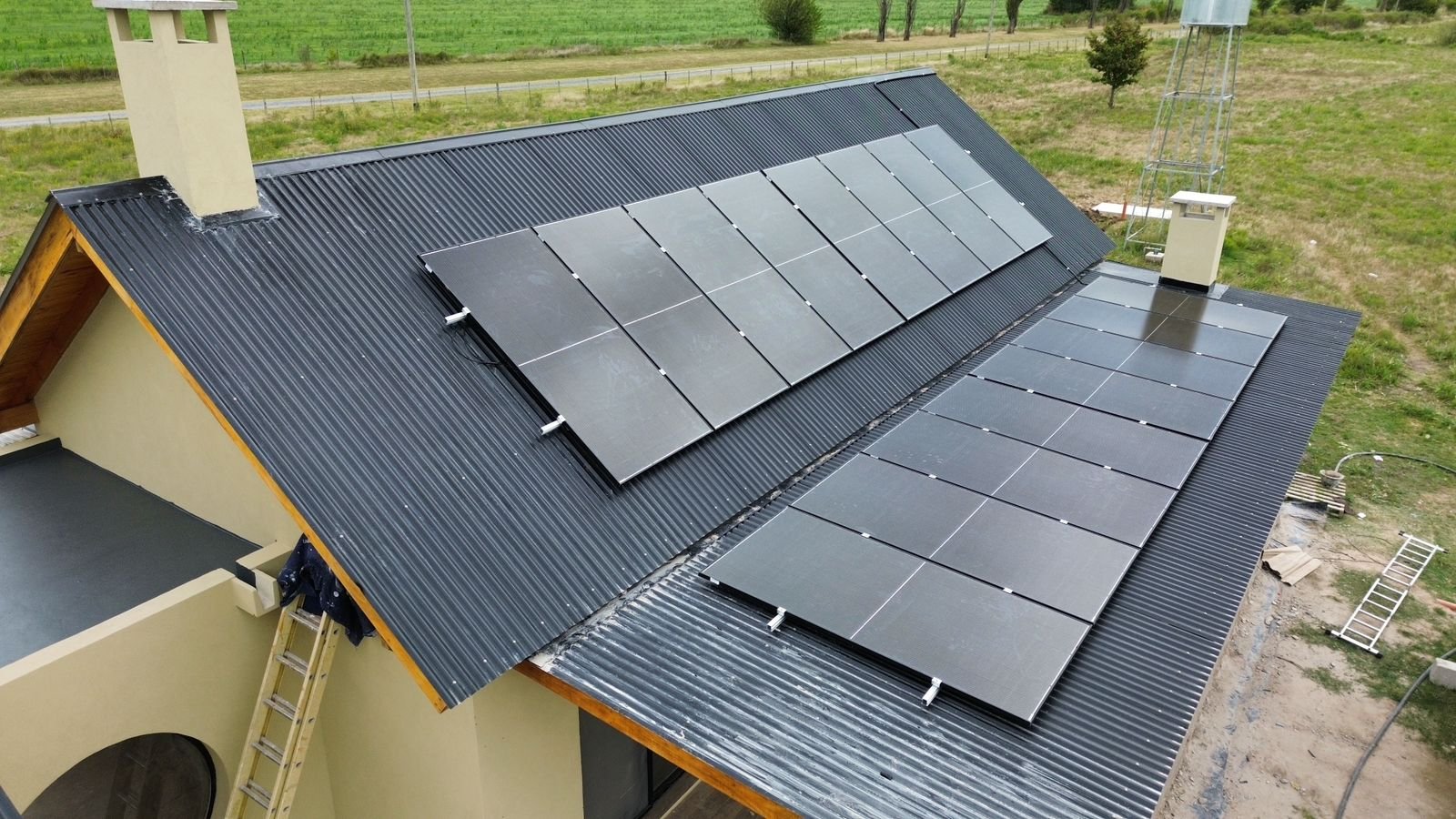 Módulos Amerisolar All Black 550 Wp sobre estructura coplanar