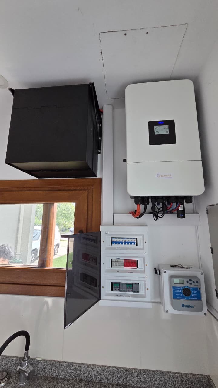 Inversor híbrido trifásico Deye de 10 kW