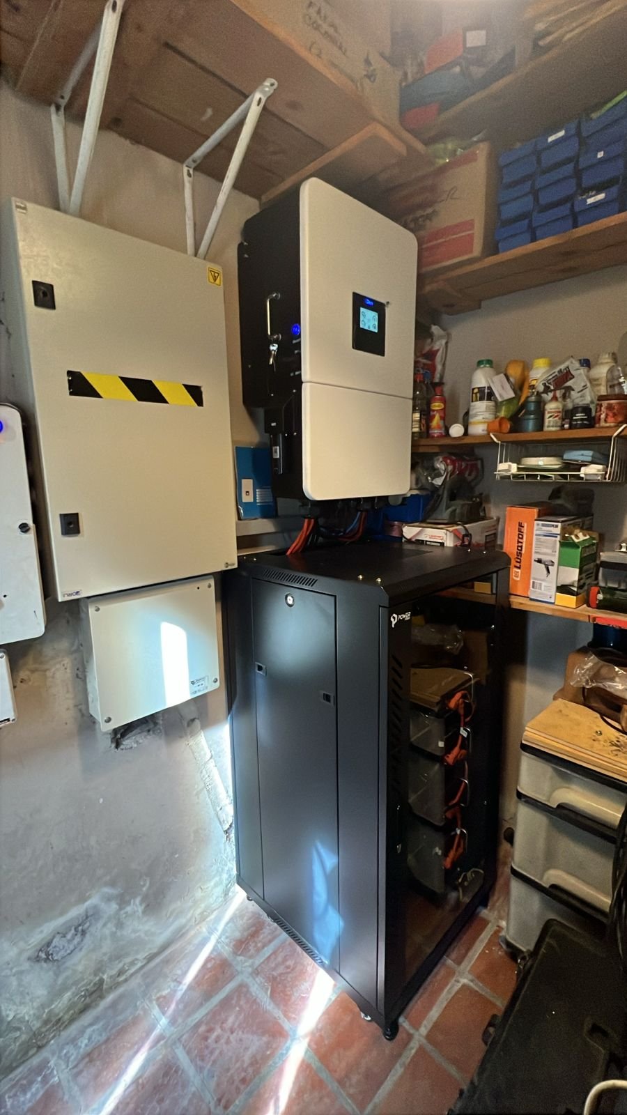 Inversor híbrido trifásico Deye de 15 kW