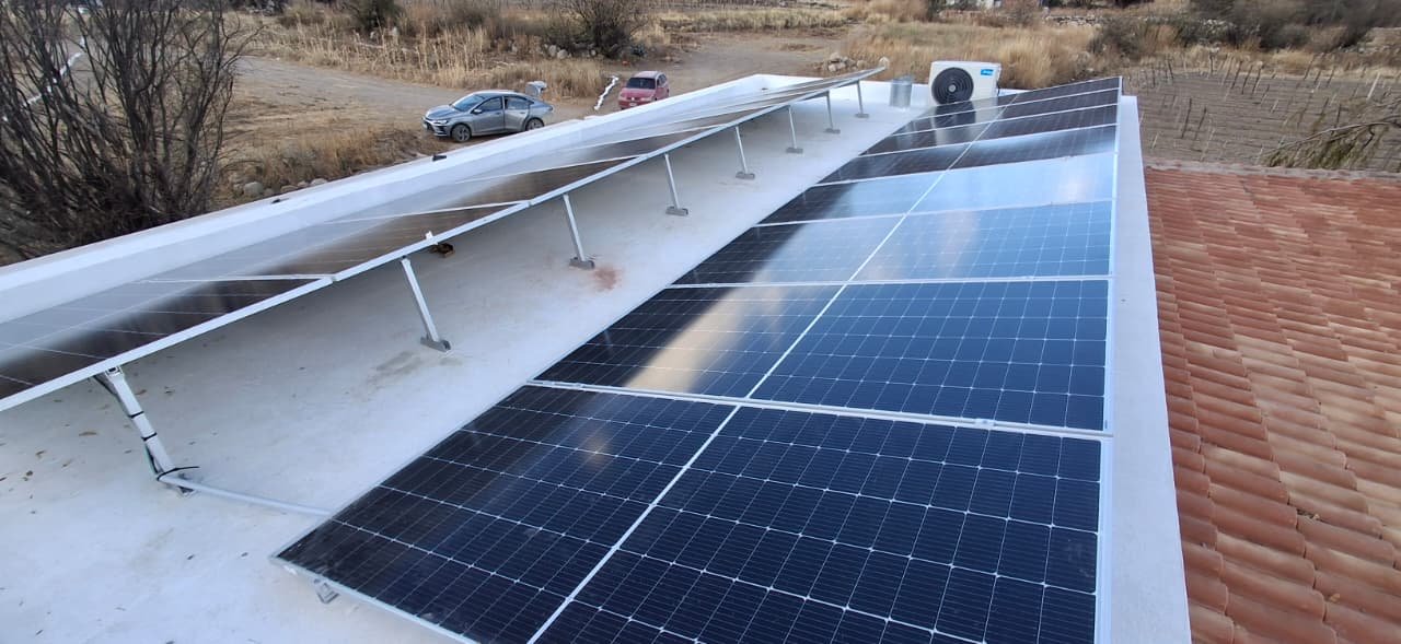 16 módulos Trina Solar 580 Wp sobre kit triángulo Chiko