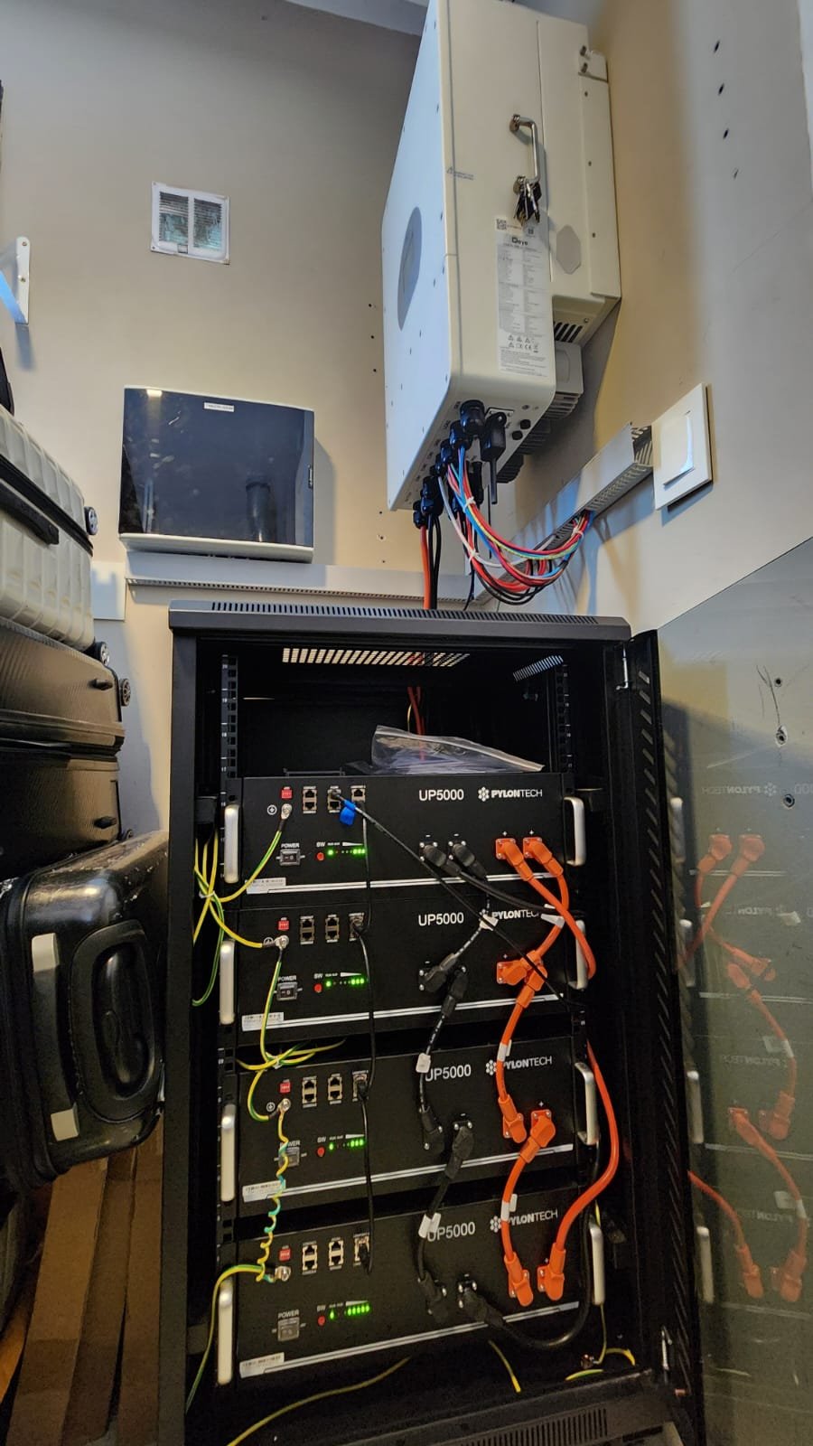 Banco de baterías Pylontech UF5000 (25 kWh)