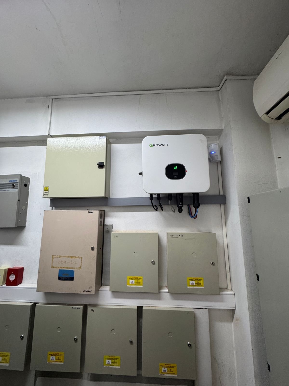 Inversor trifásico on-grid Growatt de 15 kW