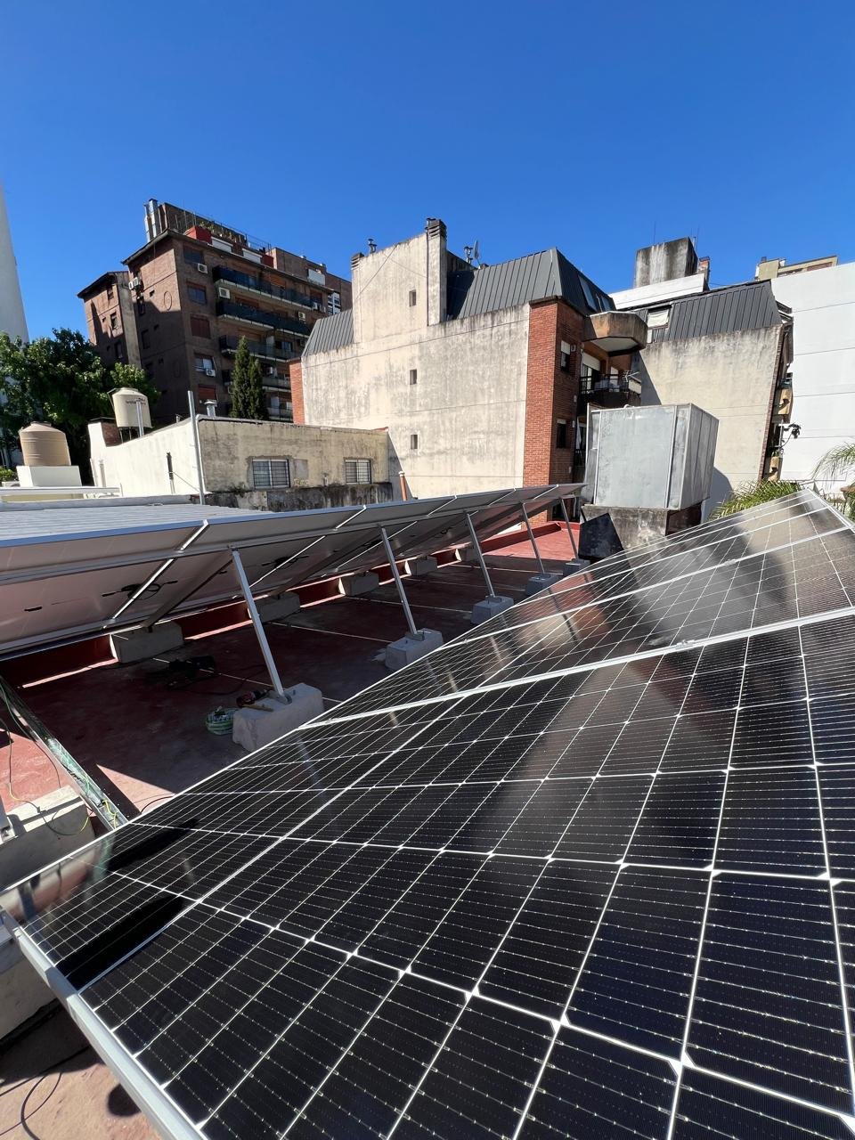 12 módulos Jinko Solar 550 Wp sobre cubierta