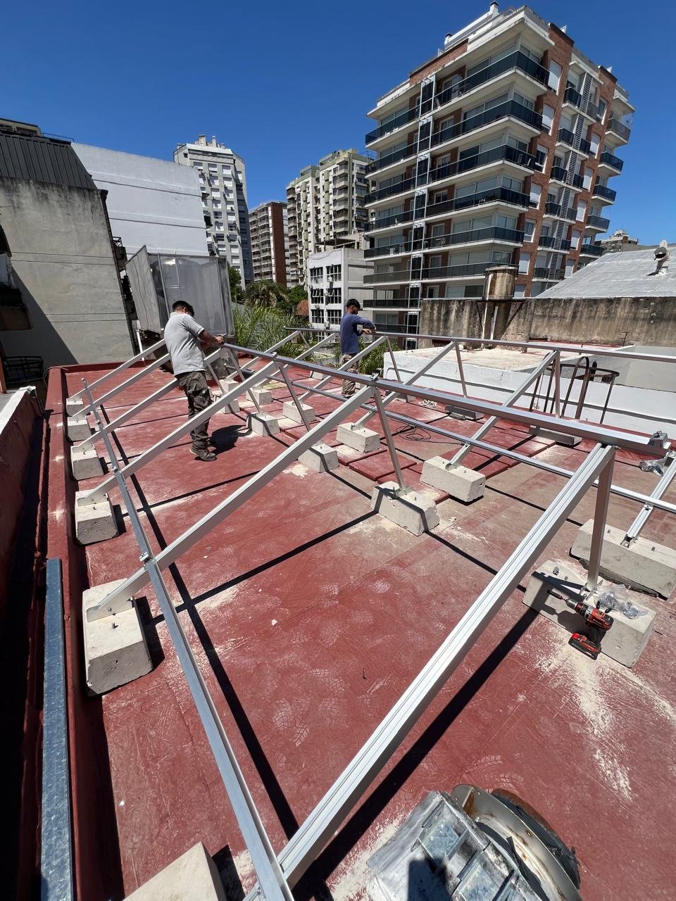 Kit triángulo con lastre de hormigón Chiko Solar