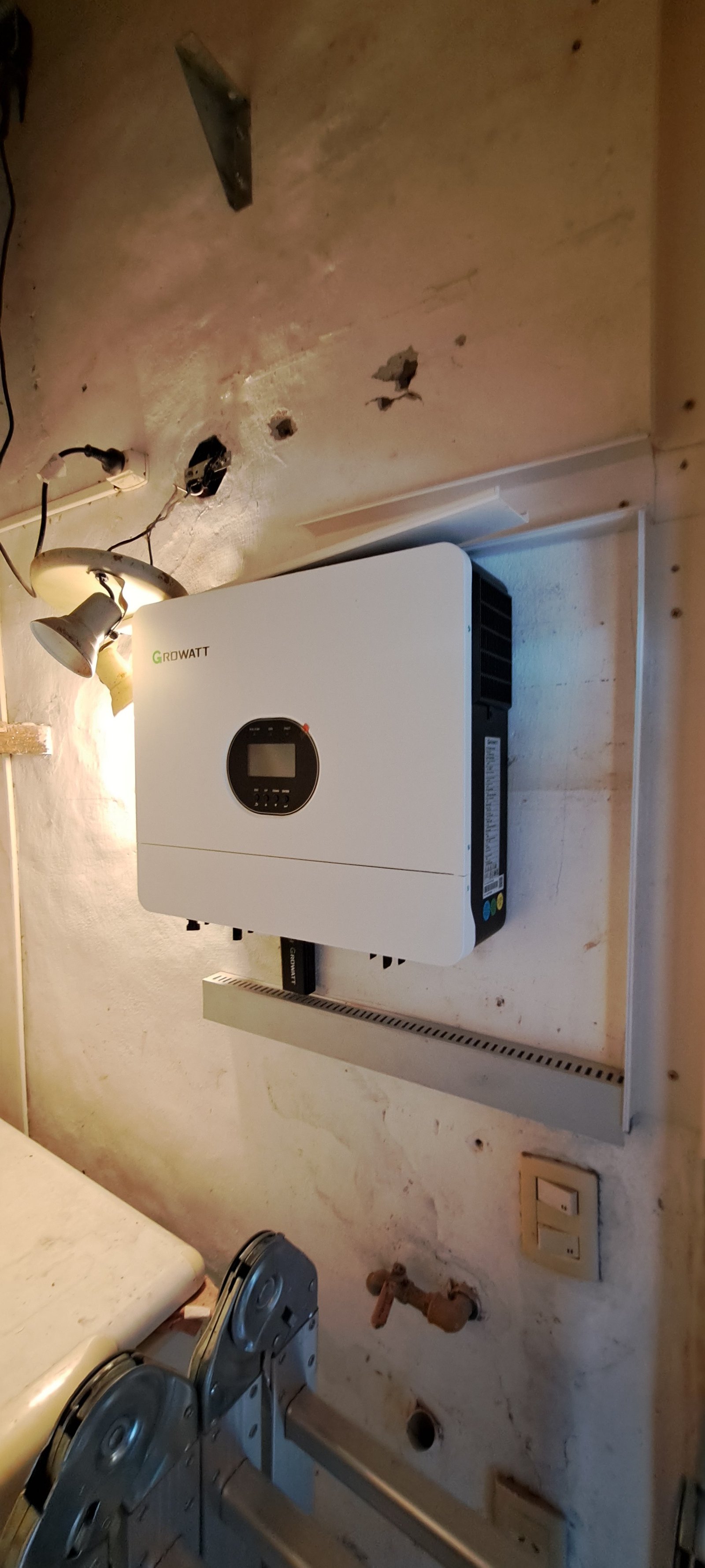 Inversor off-grid Growatt SPF-6000 ES de 6 kW