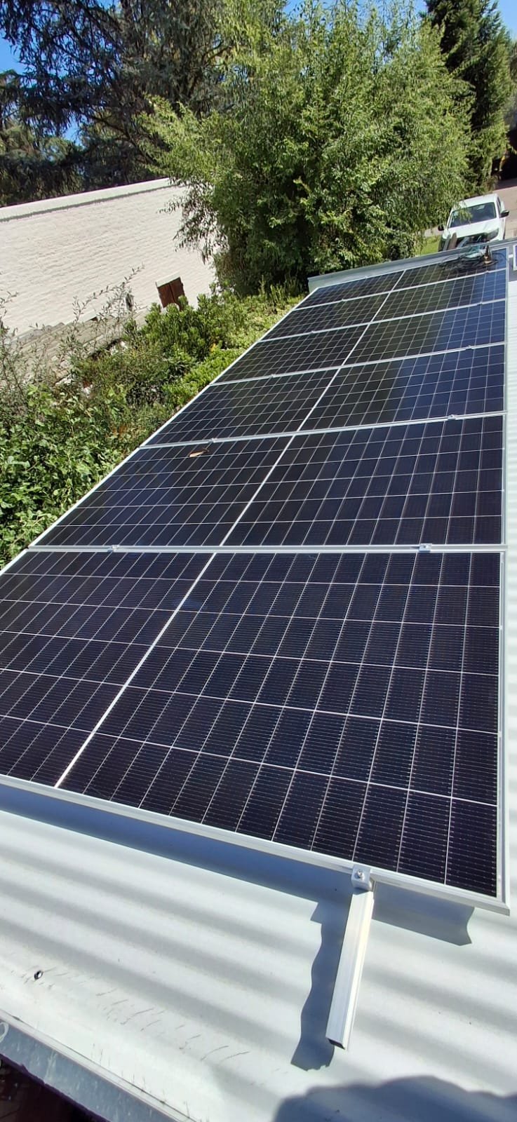 12 módulos Jinko Solar 580 Wp sobre cubierta