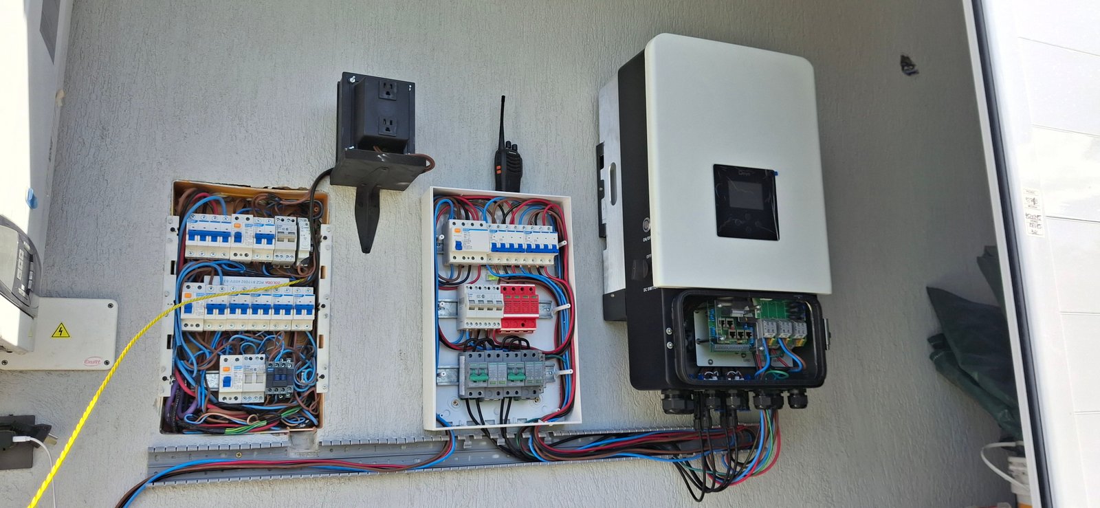 Inversor híbrido trifásico Deye de 10 kW