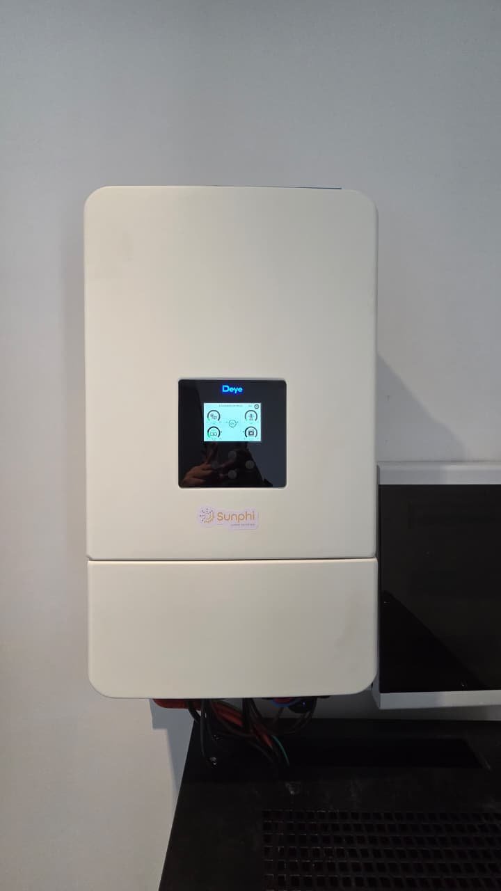 Inversor híbrido trifásico Deye de 10 kW